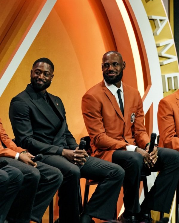 Ba lớn! Chính thức Heat cho thấy Wade, James Bosh và những bức ảnh trực tiếp của Hall of Fame cùng n