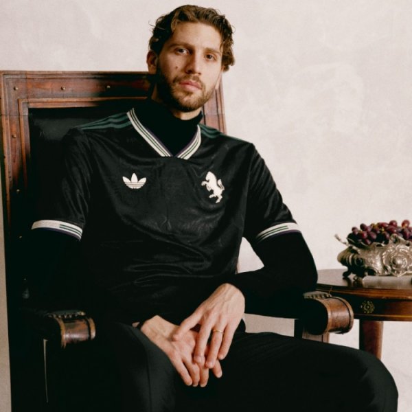 Mô hình nho! Juventus cho thấy chiếc áo thứ ba của mùa này: thừa kế giống như rượu vang tốt, nó càng