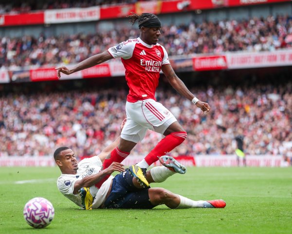 Đặc vụ: Maduaike đã chơi rất tốt tại Arsenal, Jackson đã ca ngợi anh ấy vì đã xuất sắc