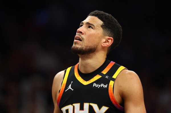 Suns đã công bố danh sách trại huấn luyện mùa 25-26: Booker & Jaylen Green dẫn đầu, với tổng số 