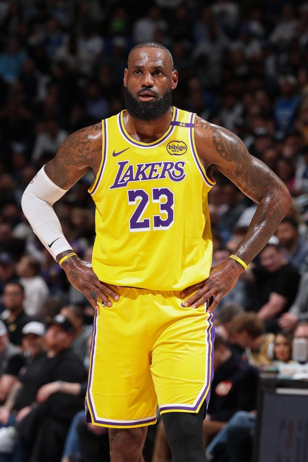Hồ sơ của Mỹ: James đã không yêu cầu gia hạn hợp đồng sớm cho Lakers vào mùa hè này!