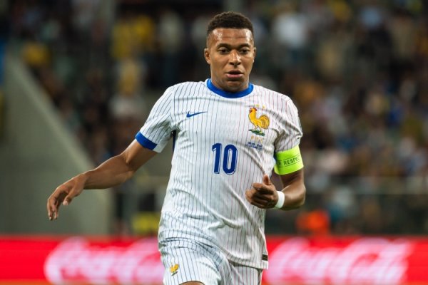 RMC: MBappe đã có một cuộc trao đổi hạnh phúc với Enrique sau trận đấu ở Paris và đồng ý với các đồn